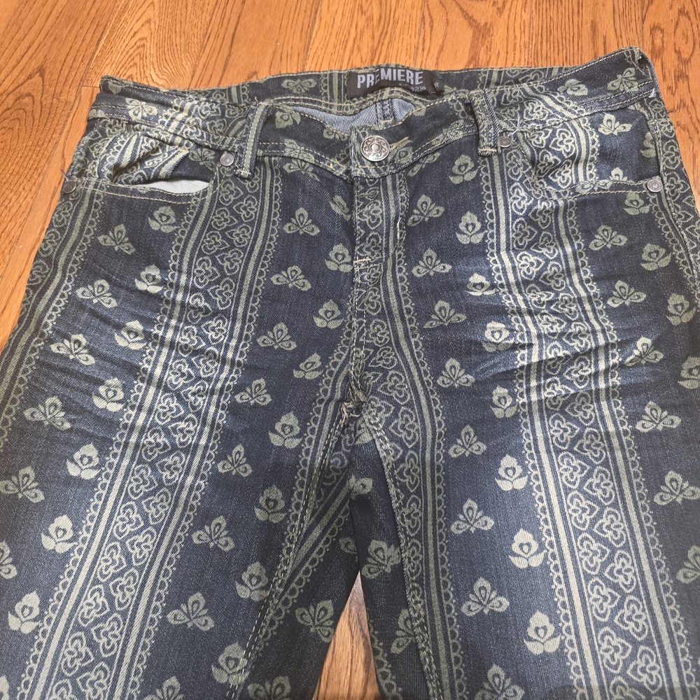 Patterned Flare Jeans - Picture 3 of 5